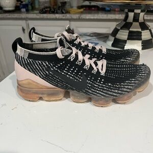 Nike Air VaporMax Flyknit 3, Black Barely Rose. GUC Size 8.5